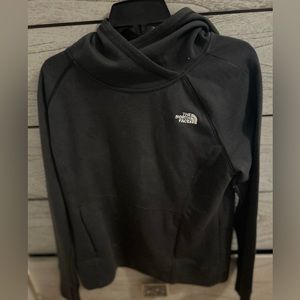 Women’s North Face pullover